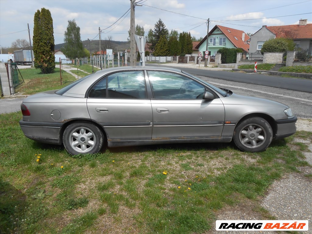 Opel OMEGA B (V94) 2.0 DTI 16V  jobb hátsó kerékjárati dobbetét 4. kép