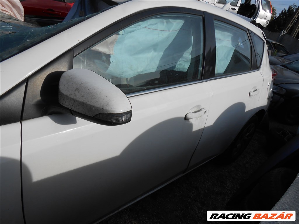 Toyota AURIS_(E18)_1.4D_4D biztosíték tábla (motortér) 5. kép