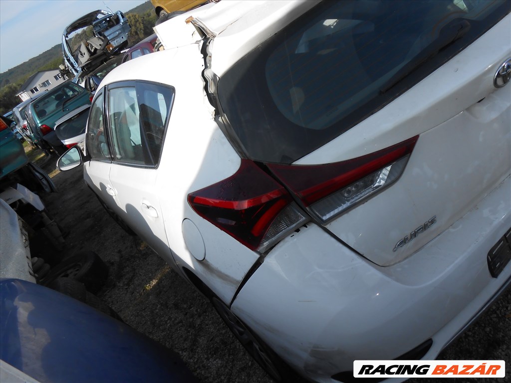 Toyota AURIS_(E18)_1.4D_4D műszerfal héj 2. kép