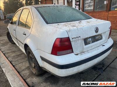 Volkswagen Bora 1.6i (A4 Typ 1J) bontott alkatrészei