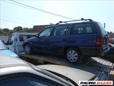 Opel ASTRA F Kombi (T92) 1.4 i 16V jobb hátsó lámpa