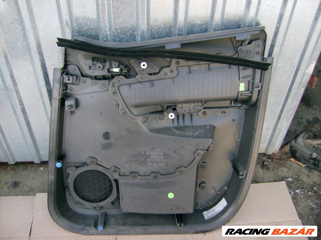 Opel Meriva B bal hátsó ajtókárpit  2. kép