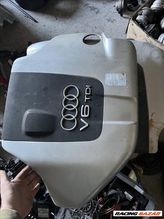 Audi A6 (C5 - 4B) motorburkolat  1. kép
