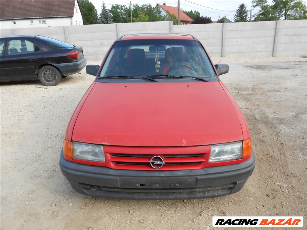 Opel ASTRA F (56_57) 1.4 i kiegyenlítő tartály 90351852 3. kép