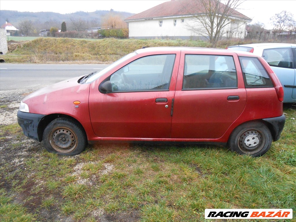 Fiat PUNTO (176) 60 1.2 hátsó lökhárító 2. kép