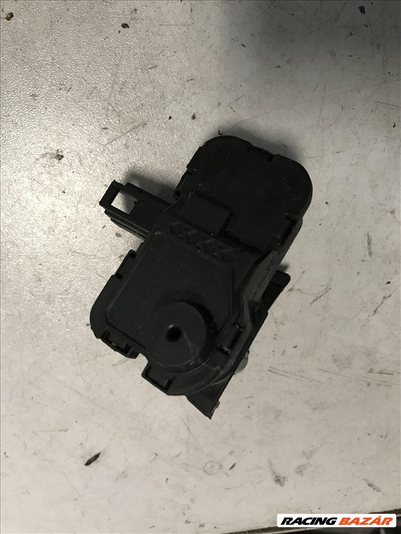 Skoda Octavia III tank ajtó nyitó motor 7p0810773d 1. kép