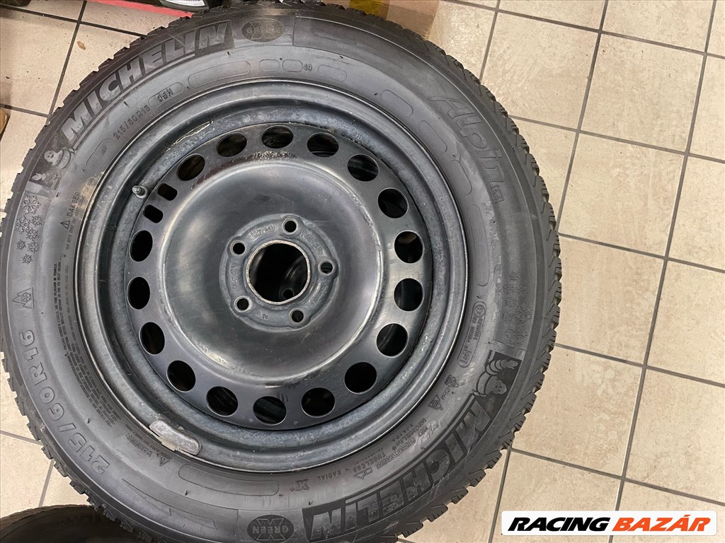  Astra j 16" használt (gyári felni) lemezfelni, rajta 215/60 használt Michelin téli gumi  4. kép