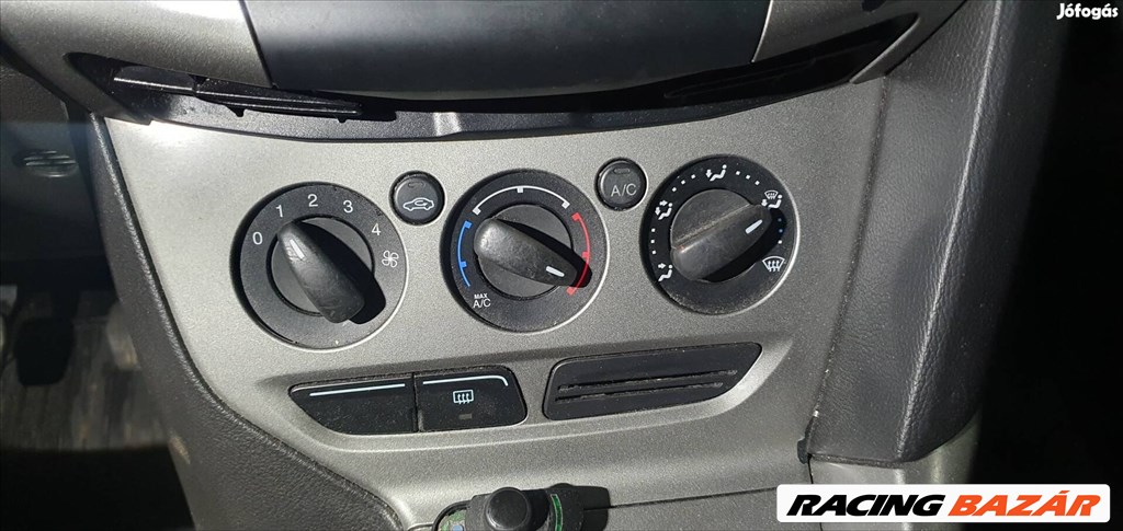 Ford Focus Mk3 manuális klímavezérlő panel  1. kép