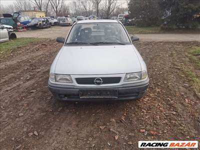 Opel Astra F GL 1.4i motorháztető 