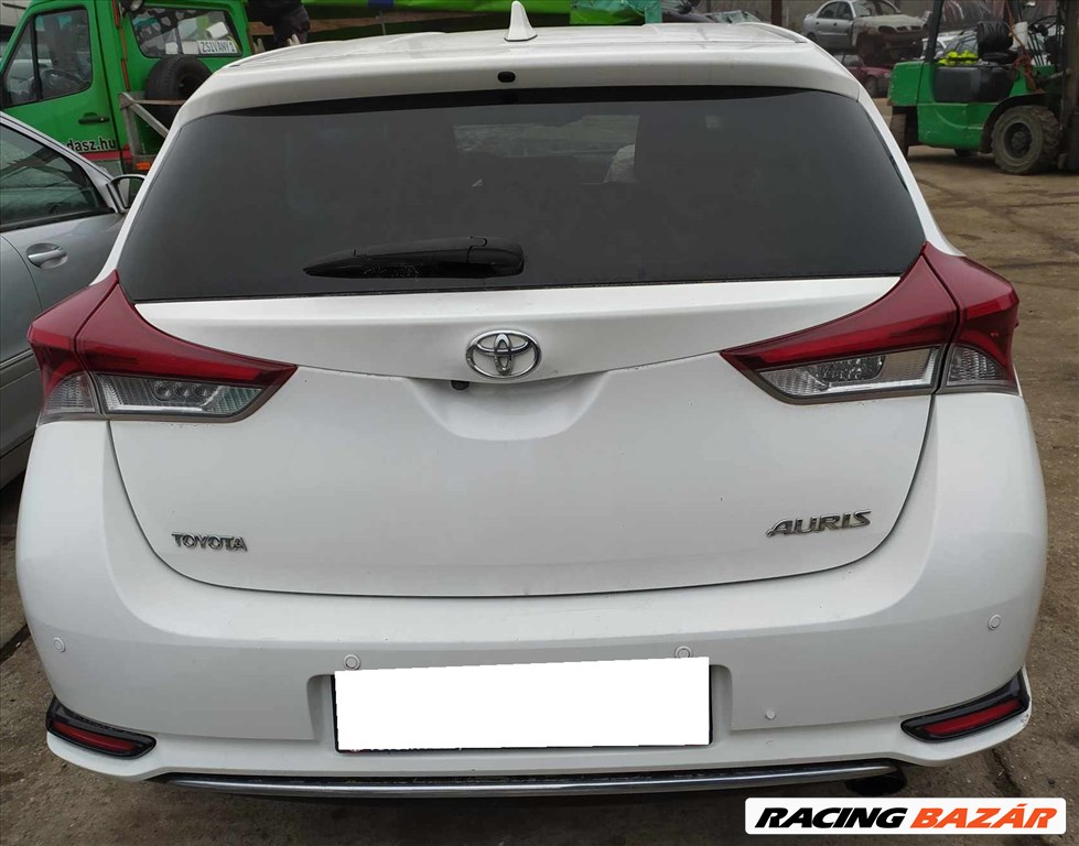 2015 Toyota Auris 1.2 benzin, manuális - BONTÁS 6. kép