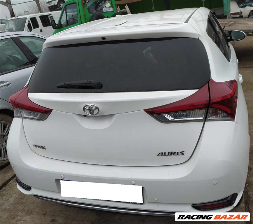 2015 Toyota Auris 1.2 benzin, manuális - BONTÁS 10. kép