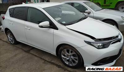 2015 Toyota Auris 1.2 benzin, manuális - BONTÁS