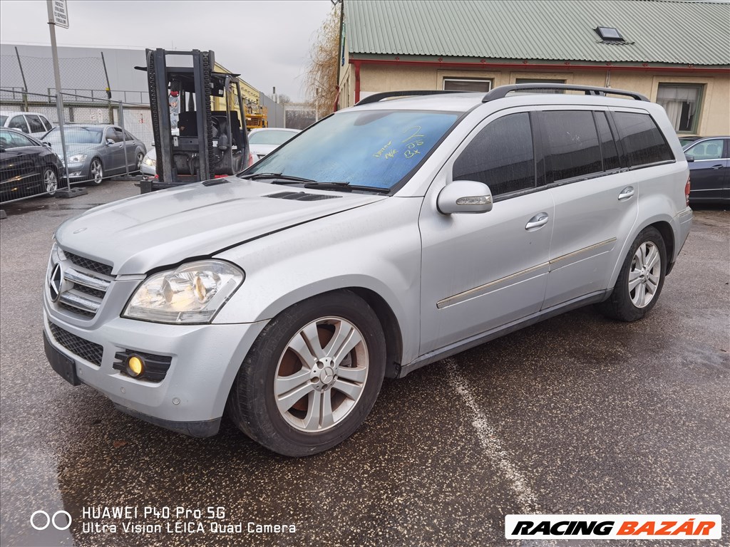 Mercedes GL-osztály (X164) bontott alkatrészei 8. kép