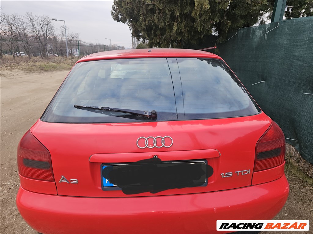 Audi A3 (8L) Csomagtér ajtó piros  1. kép