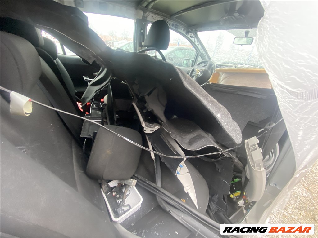 Toyota Auris (E150) bontott alkatrészei vagy egyben bontásra eladó 11. kép
