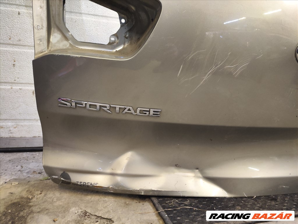Kia Sportage (SL) csomagtérajtó sérült 3. kép