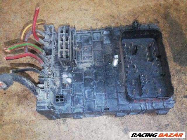 Volkswagen Passat B6 2.0 TDI motortéri biztosítéktábla "122375" 3c0937125 2. kép