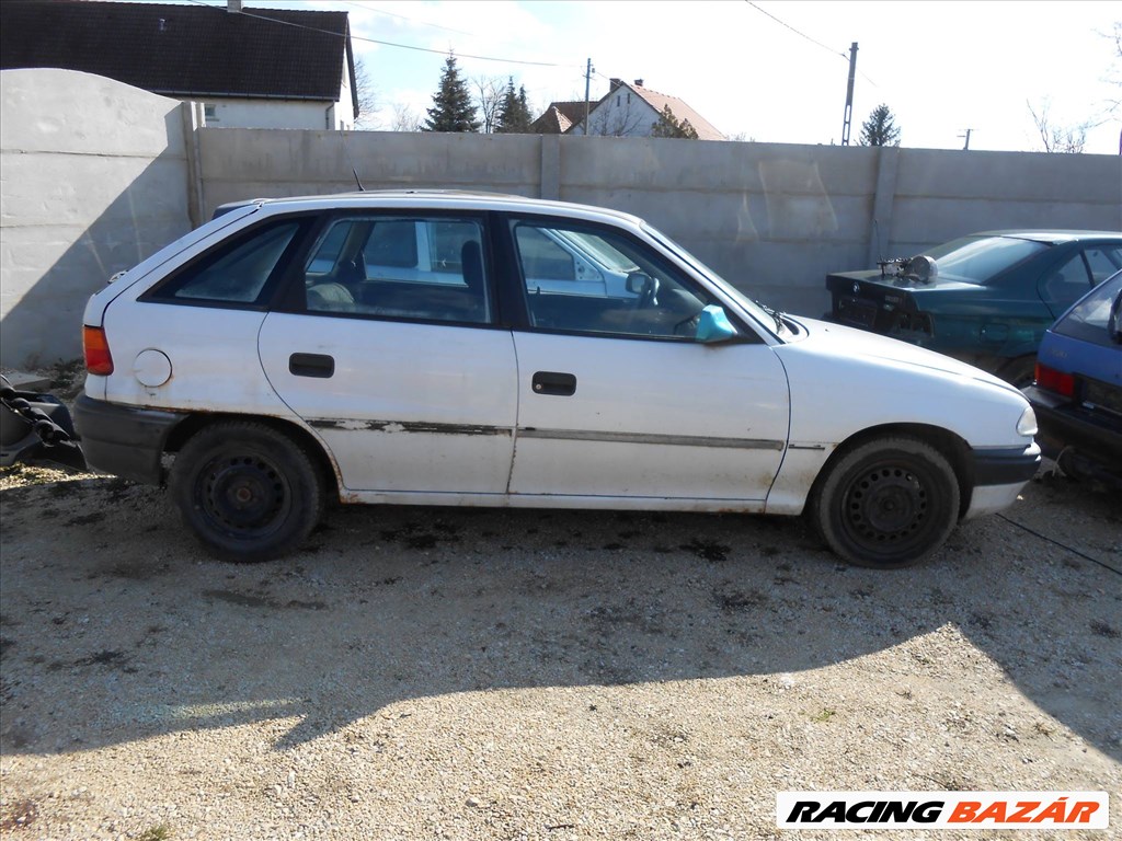 Opel ASTRA F Ferdehátú (53_54_58_59) 1.4 Si jobb hátsó izzófoglalat 1. kép