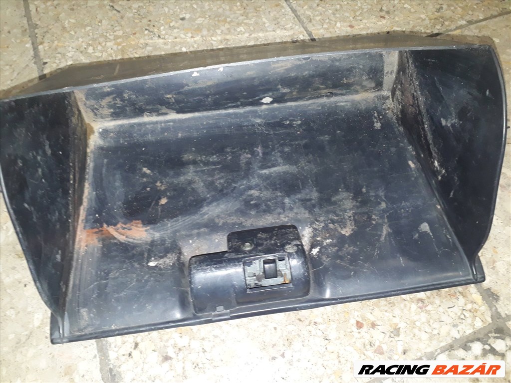 Suzuki Vitara Kesztyűtartó 2. kép
