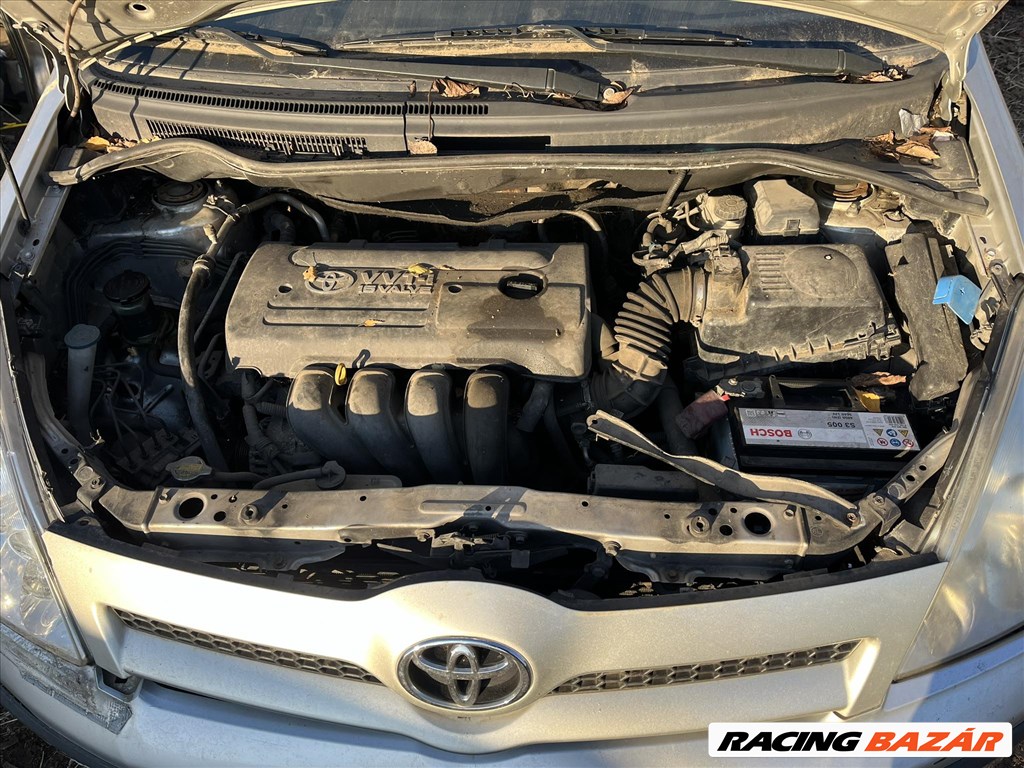 Toyota Corolla Verso (AR10) bontott alkatrészei 8. kép