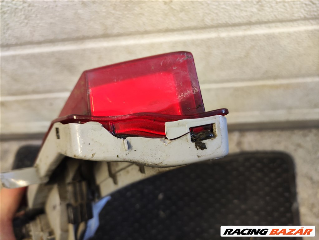 Kia Sportage (SL) bal alsó hátsó lámpa enyhén sérült 924053u3 8. kép
