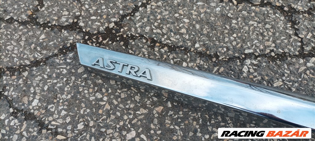 Opel Astra H csomagtér ajtó króm díszléc 13105814 2. kép
