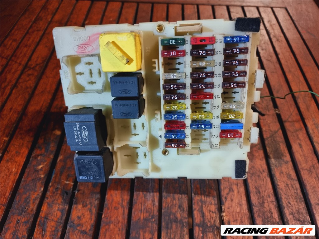 Ford Focus Mk1 1.8i 16V utastéri biztosítéktábla 1. kép