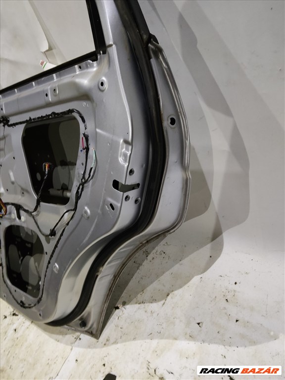 171000 Peugeot 4007 2007-2012 jobb hátsó ezüst színű ajtó, a képen látható sérüléssel 5. kép