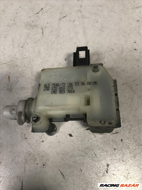 Skoda Octavia II tank nyitó motor 1z0810773 1. kép