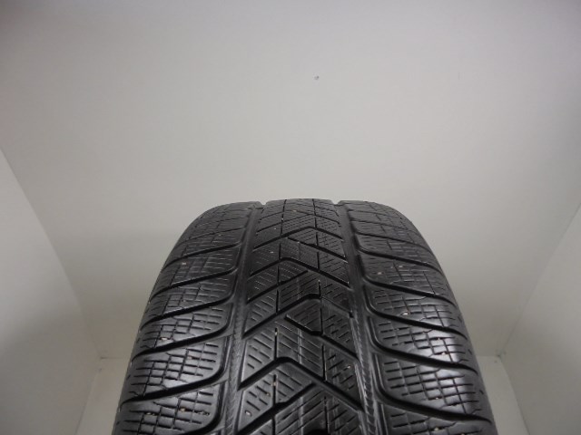 Pirelli Scorpion Winter 255/40 R21  1. kép