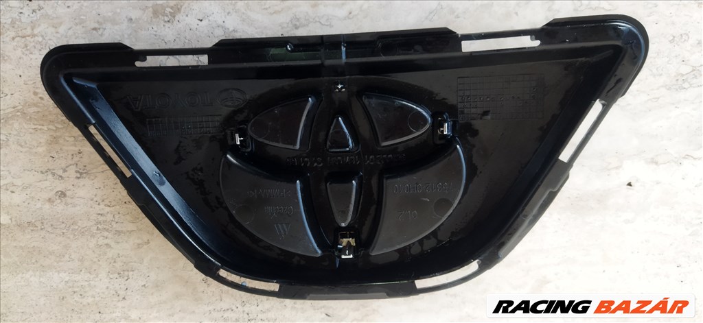 Toyota Aygo X 2022- gyári első hűtőmaszk embléma  753120h040 2. kép
