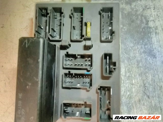 Ford Focus Mk1 Biztosítéktábla "82071" 2. kép