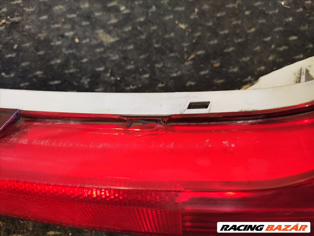 Kia Sportage (SL) jobb hátsó alsó lámpa enyhén sérült r924063u3 3. kép