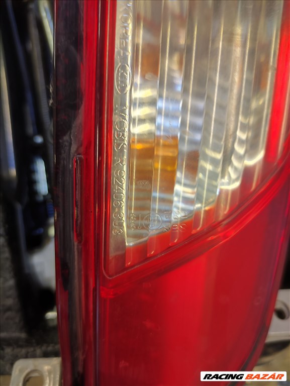 Kia Sportage (SL) jobb hátsó alsó lámpa enyhén sérült r924063u3 6. kép