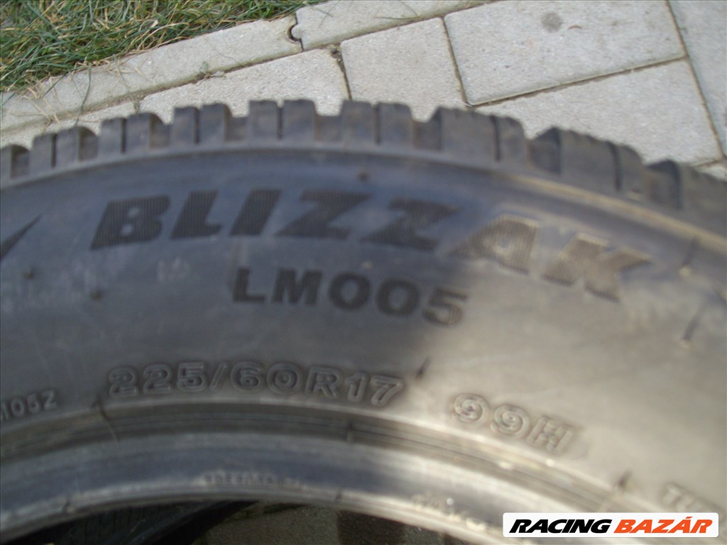  225/60 17" újszerű Bridgestone Blizzak LM005 téli gumi eladó 2db. 3. kép