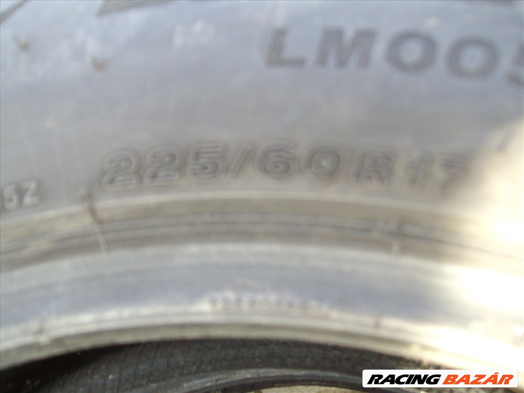  225/60 17" újszerű Bridgestone Blizzak LM005 téli gumi eladó 2db. 4. kép