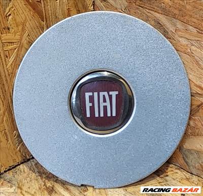 171899 Fiat Bravo 2007-2014 Felni közép kupak , a képen látható 3 rögzítő fűl töréssel!!!!!