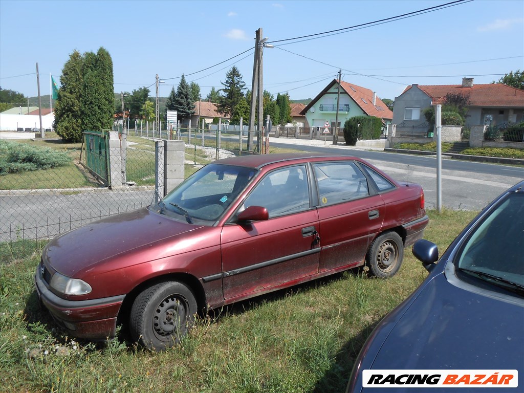 Opel ASTRA F (T92) 1.4 Si 3. hátsó embléma 4. kép