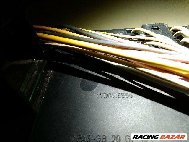 Renault Clio II utastér biztosítéktábla BMT "42386" 7700415565 216566139a 4. kép