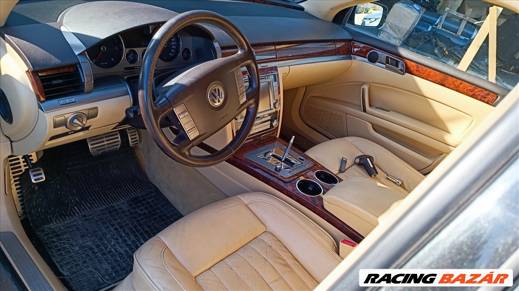 Volkswagen Phaeton 3.0 V6 TDI CEXA bontott alkatrészei 177 kW - 237 LE 4. kép