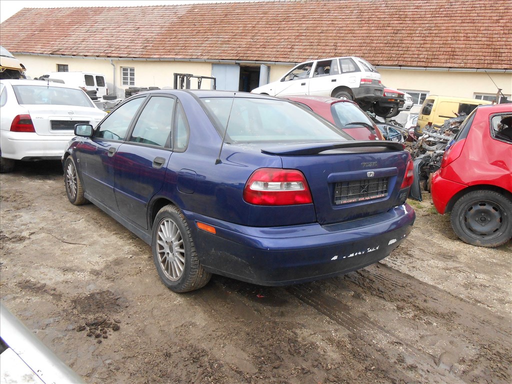 VOLVO S40 I (644) 1.9 DI hűtőmaszk 4. kép