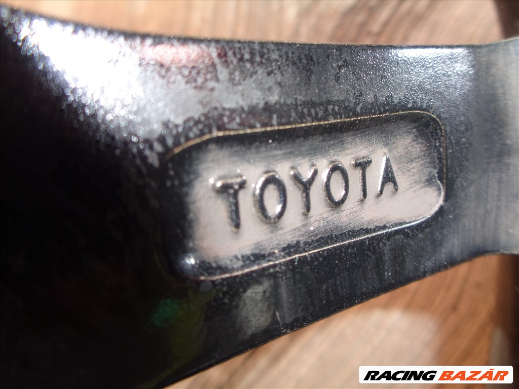 gyári 17 collos Toyota Aygo X alufelnik téligumikkal, újszerű gyári szett 10. kép