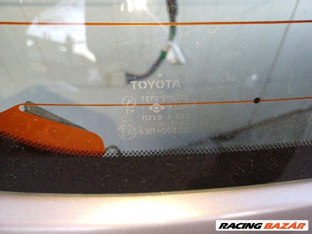 Toyota Yaris (XP10) hátsó szélvédõ 2. kép