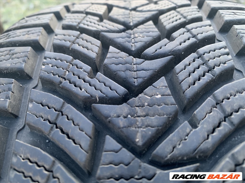  225/4517" újszerű Dunlop téli gumi gumi 1. kép