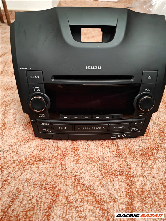 Isuzu D-Max gyári rádió 2. kép