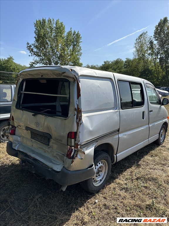 Toyota HiAce bontott alkatrészei 3. kép