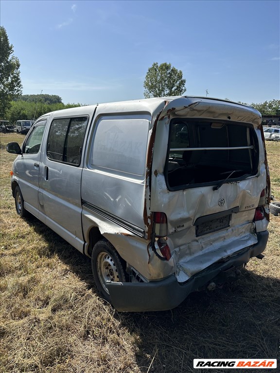 Toyota HiAce bontott alkatrészei 4. kép