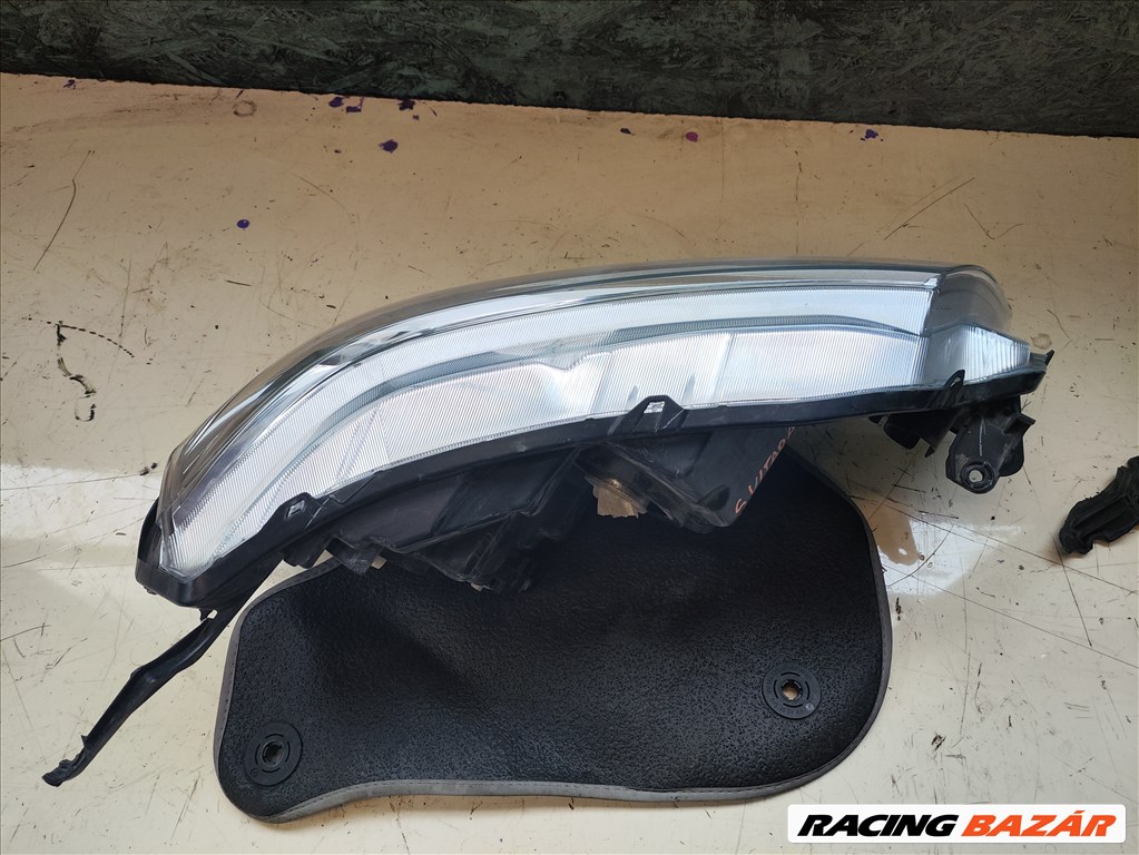 Suzuki Vitara (LY) bal első lámpa fényszóró 1 fül sérült 10018097 6. kép