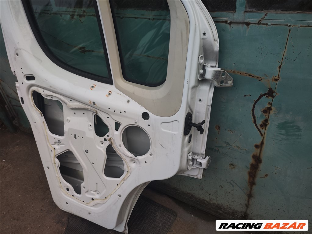 Fiat Ducato III bal első ajtó rozsdamentes, enyhén sérült 8. kép
