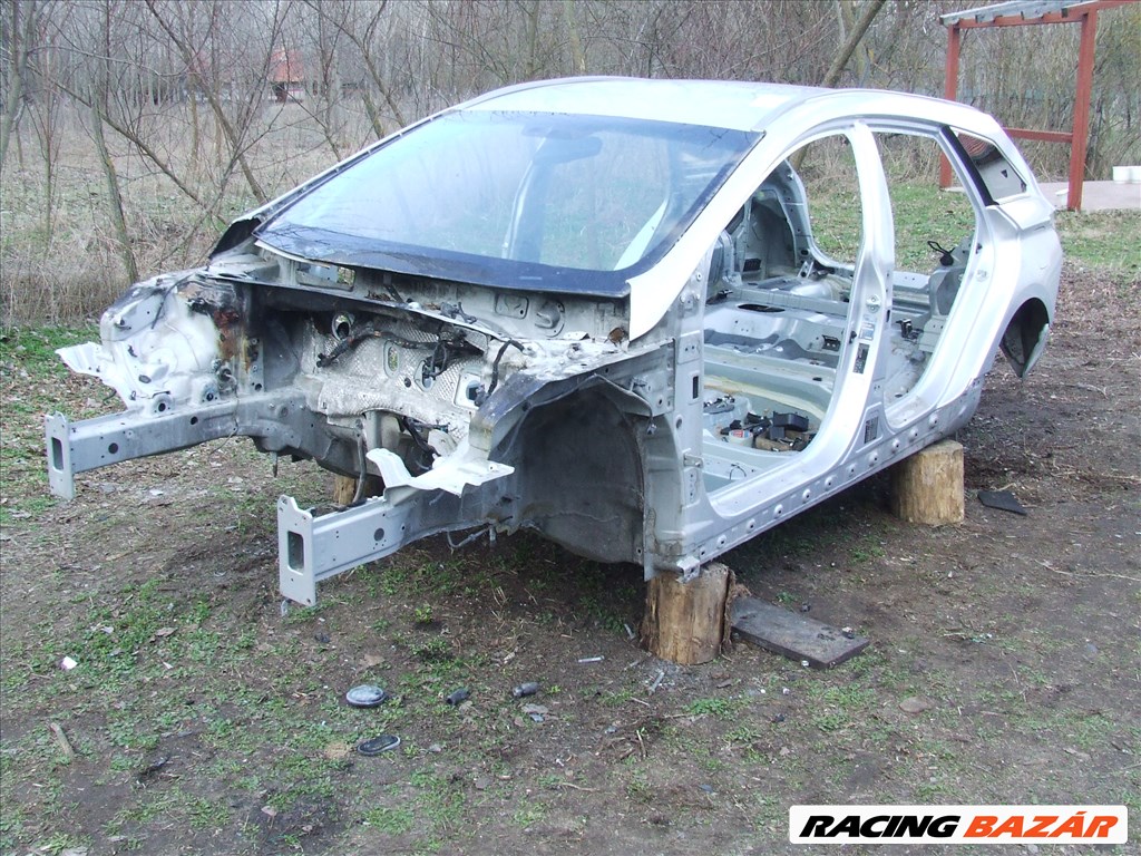 Hyundai i40cw 1.7 CRDi hátfal sárvédő negyed  8. kép